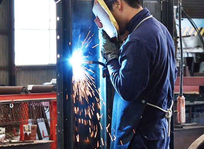 国内工場で一台ずつ製造